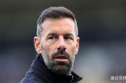 开云体育下载-荷兰传奇射手范尼斯特鲁退役，球迷感慨不已的简单介绍