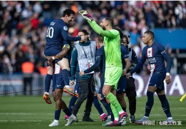 里尔前锋连场破门，引领球队进攻