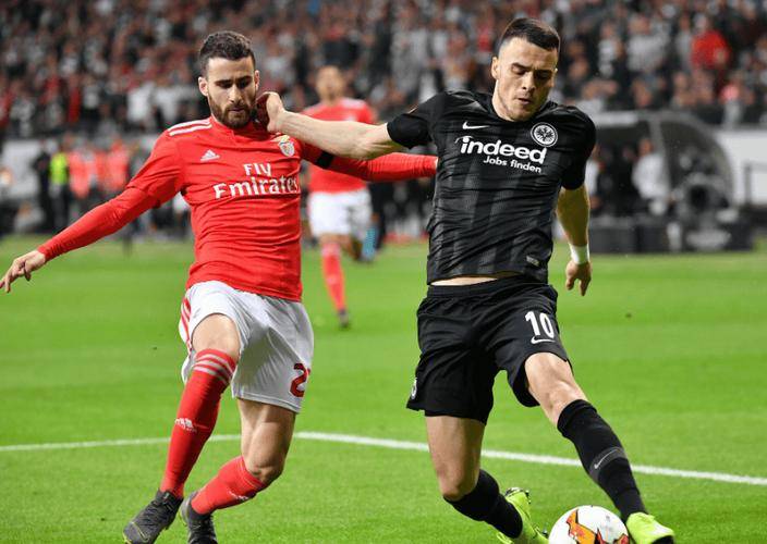 包含勒沃库森客场爆冷，击败多特蒙德的词条