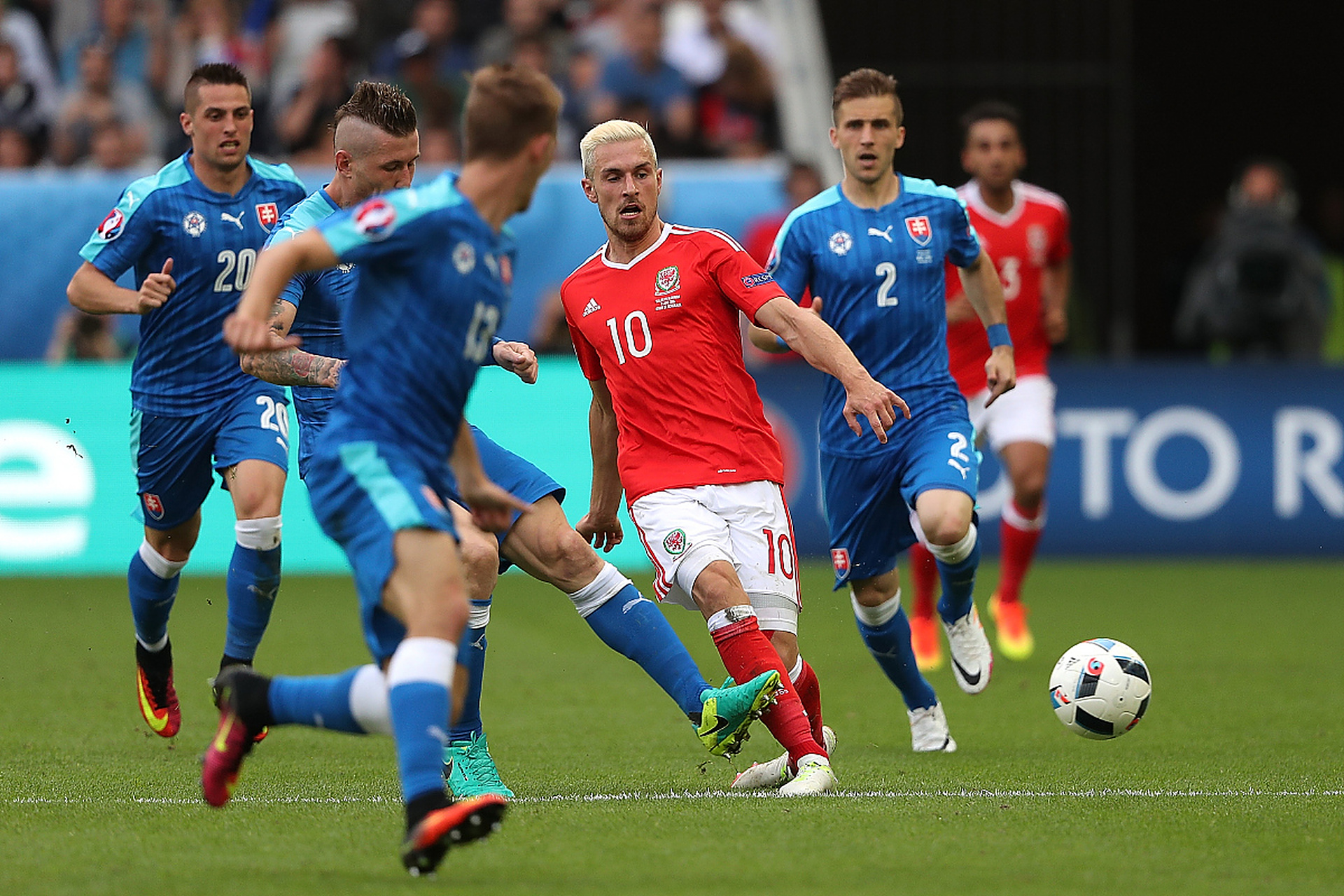 俄罗斯队在国际比赛中意外取胜,晋级欧洲杯 俄罗斯队在国际比赛中意外取胜,晋级欧洲杯