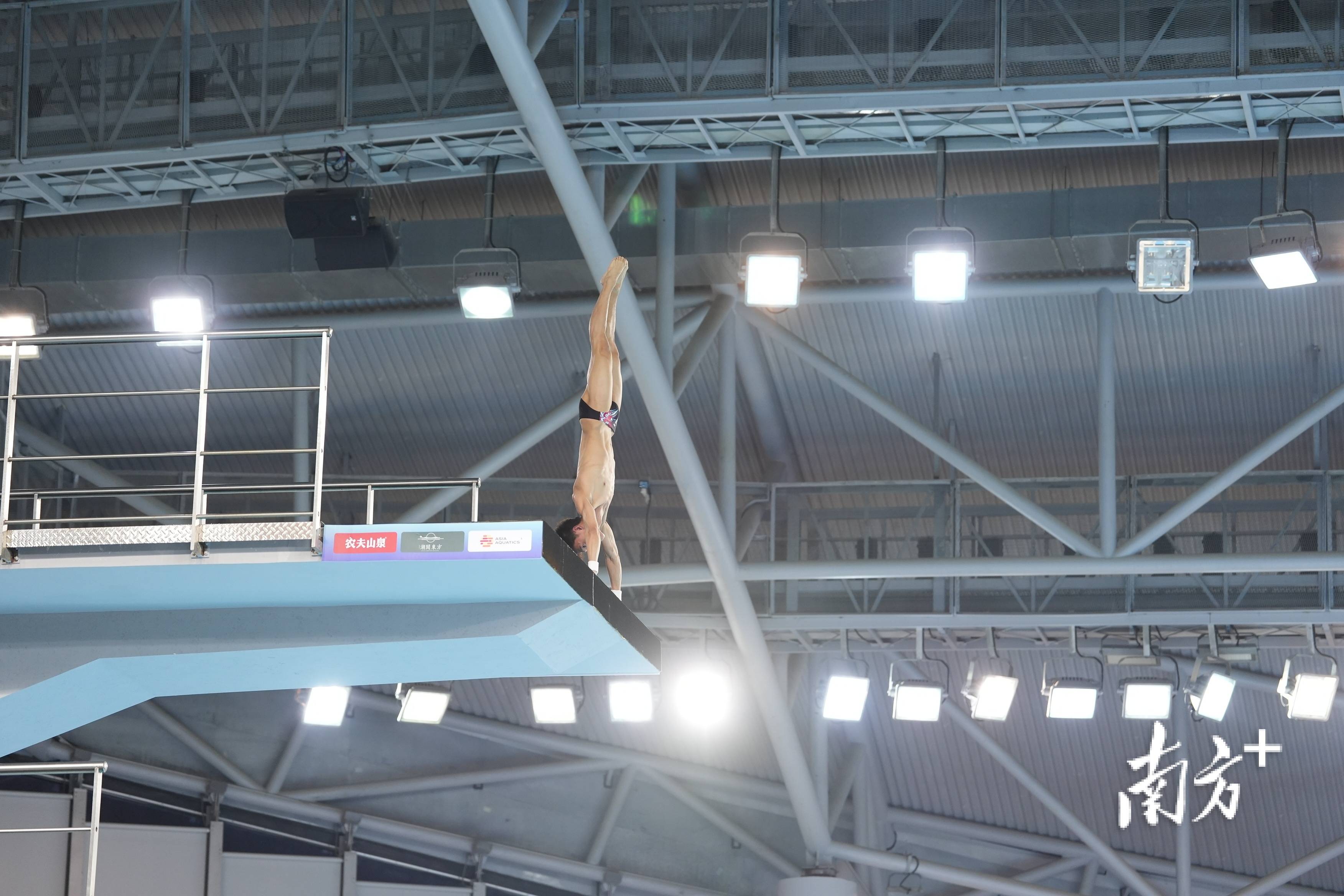 包含跳水女子比赛中国选手包揽金银的词条