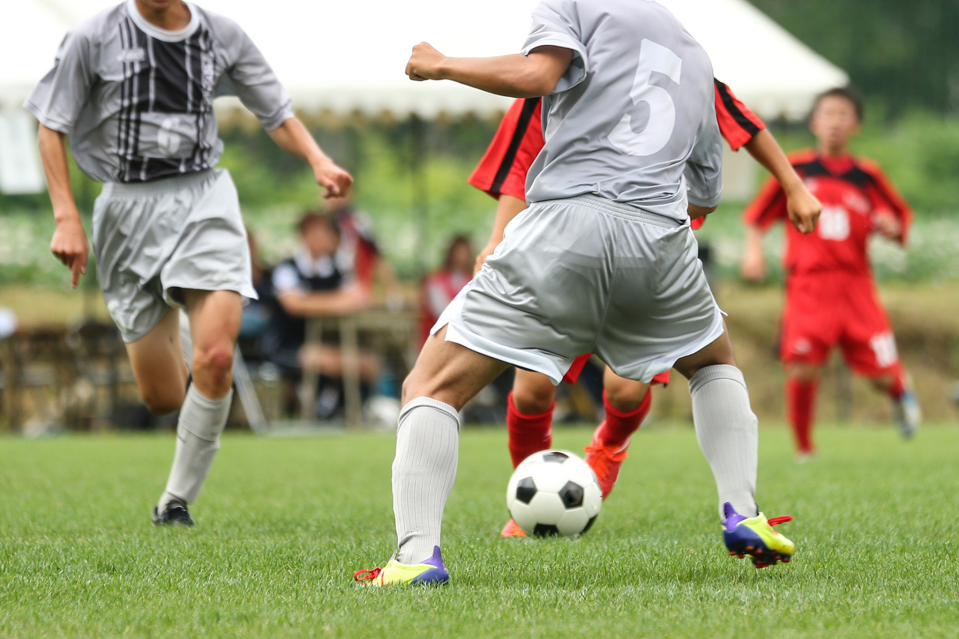 体育赛事中球员们的高强度表现